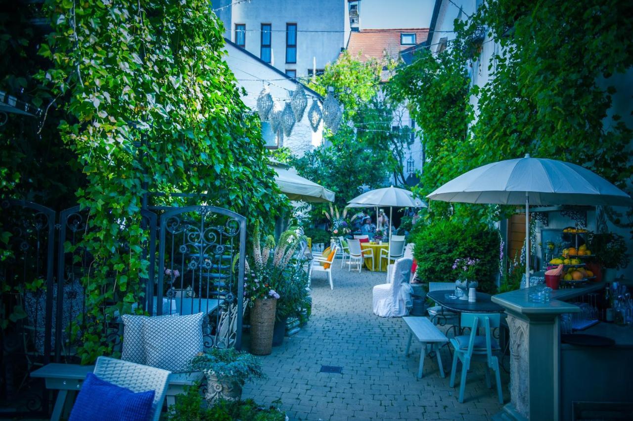 Art Boutique Hotel Buergerhaus รุสท์ ภายนอก รูปภาพ